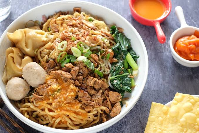 Mie Ayam Jamur Kancing Komplet